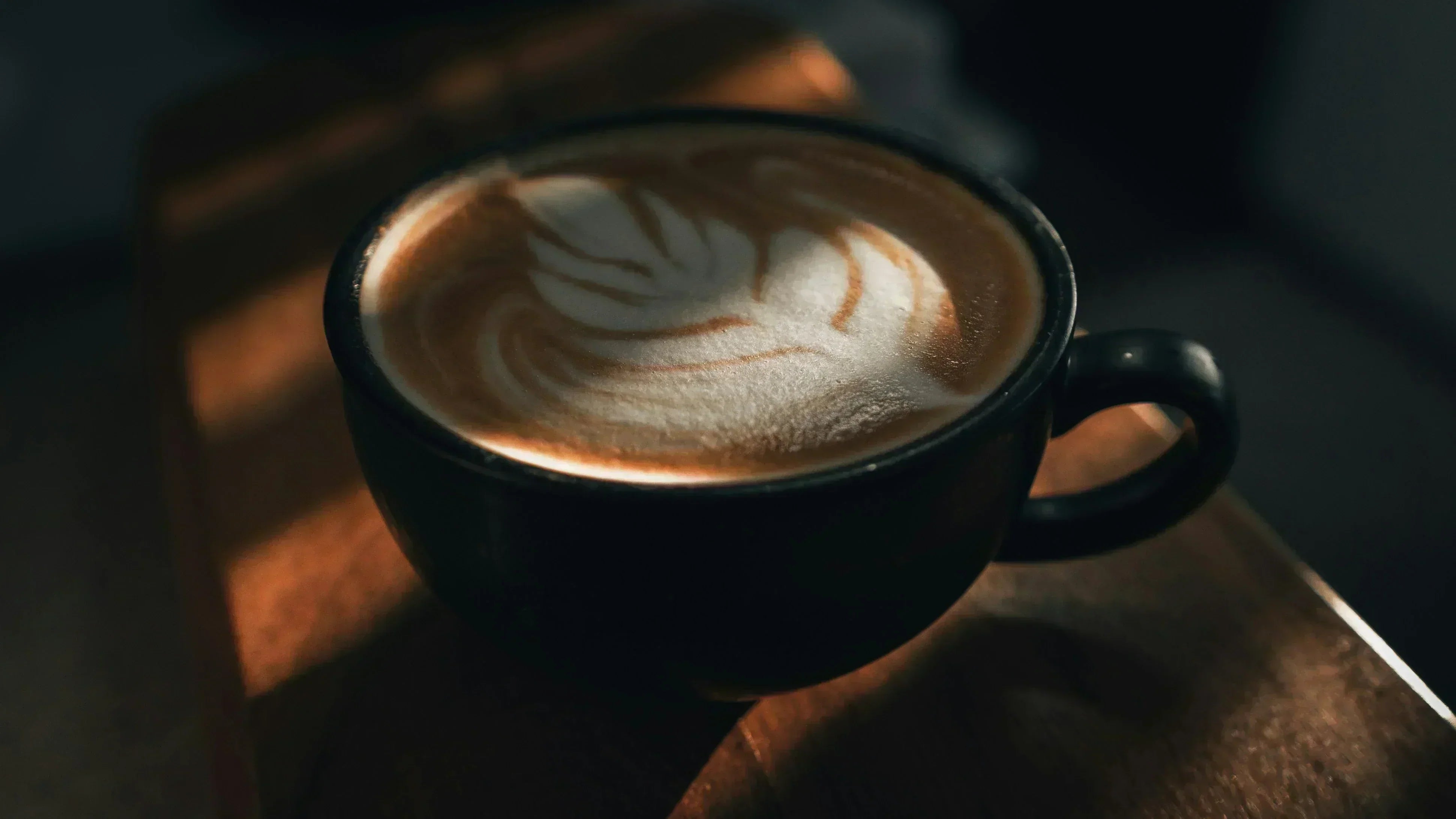 Latte Art - How to Steam Milk with Microfoam for for beginners