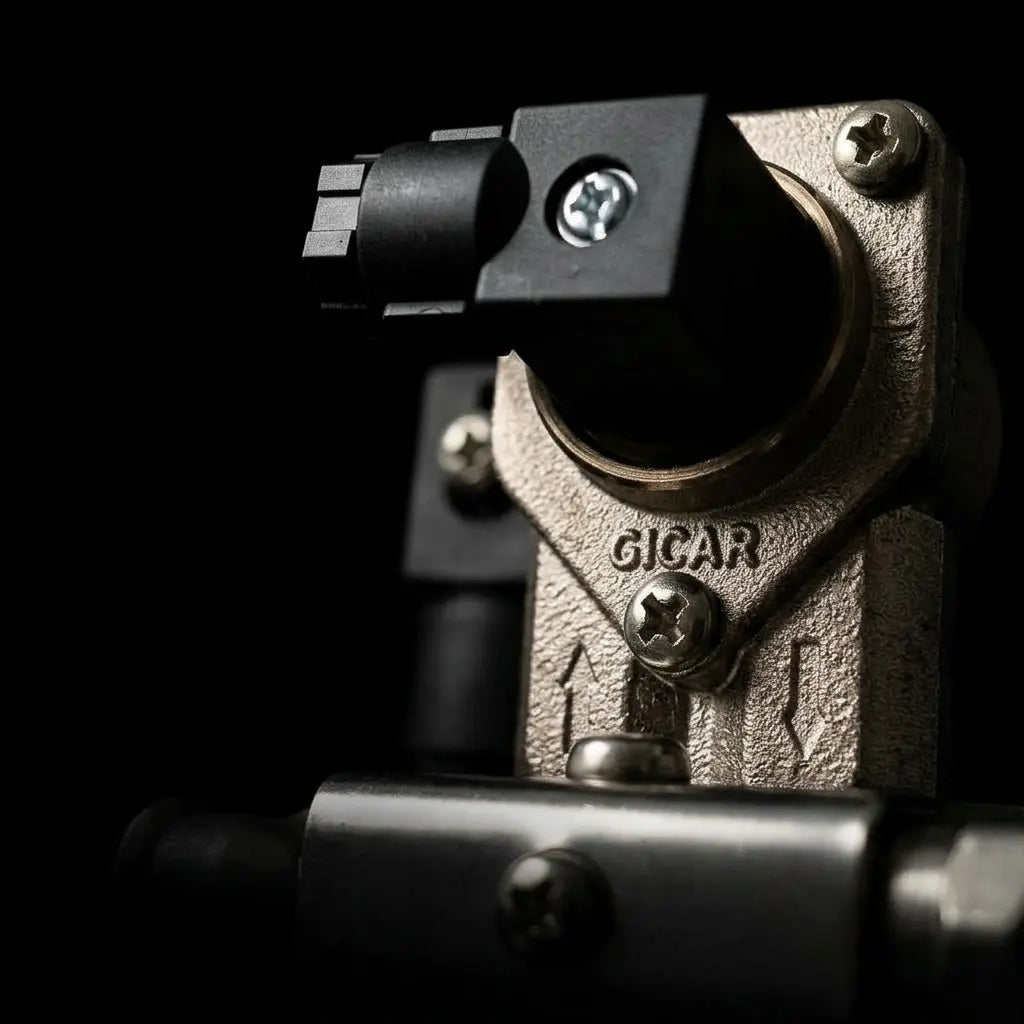 Close-up of a Flow meter of the Wendougee DATA/LITA from the italian brand 'GICAR' on a dark background vellutto.eu