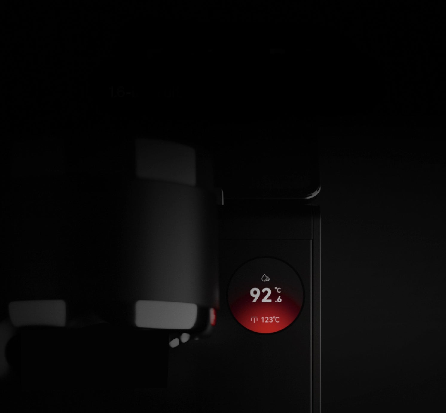 The built-in small screen on the front of the Wendougee LITA. It provide you with all the necessary and essential information, like brew temp, steam temp, whether the machine's actually ready to pull a shot, and how long the current shot's been running.Vellutto.eu
